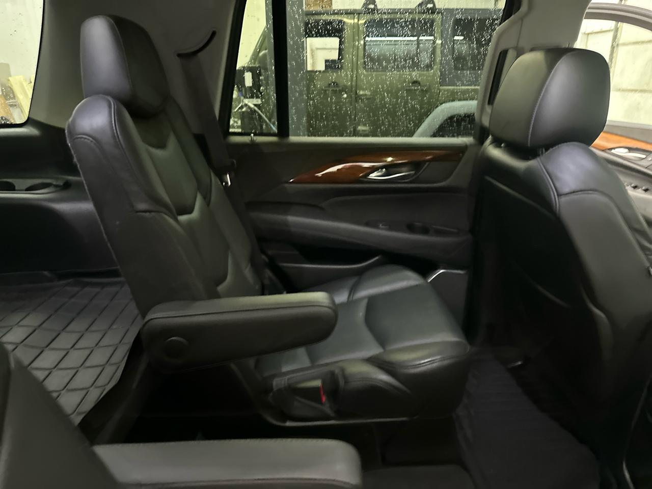 Cadillac Escalade 4WD 4dr Luxury 2017