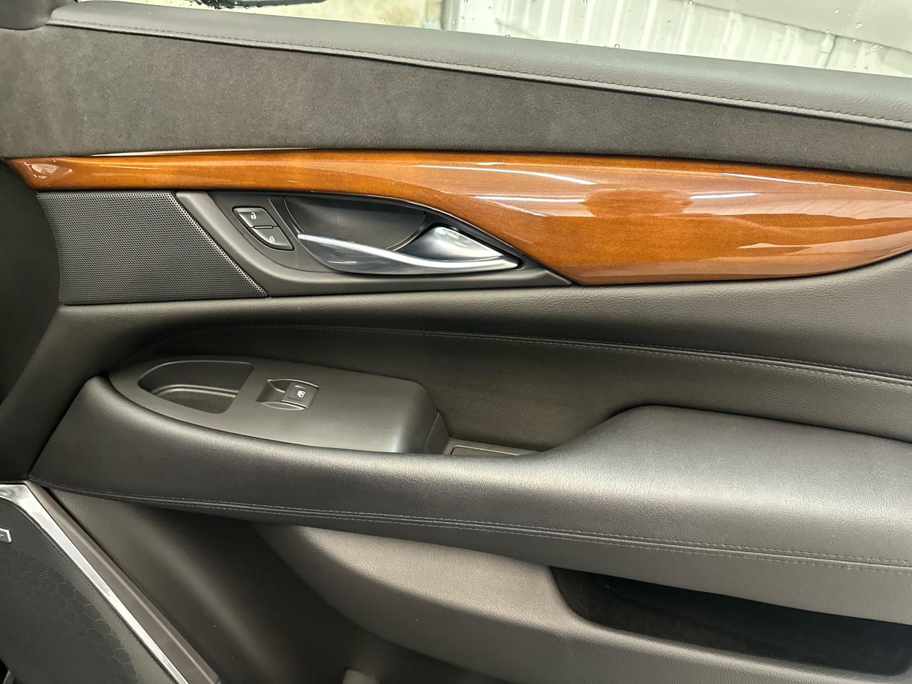 Cadillac Escalade 4WD 4dr Luxury 2017