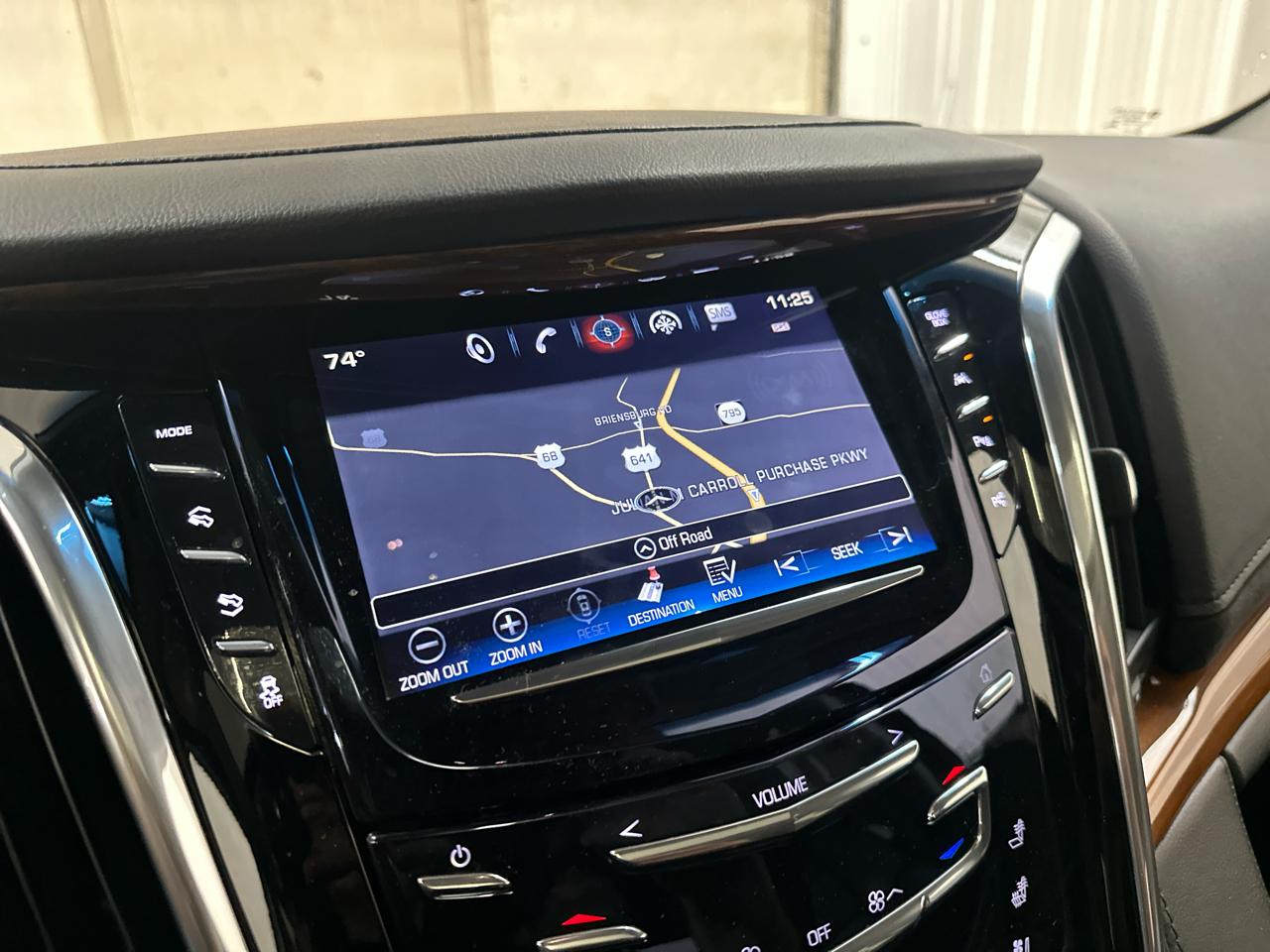 Cadillac Escalade 4WD 4dr Luxury 2017