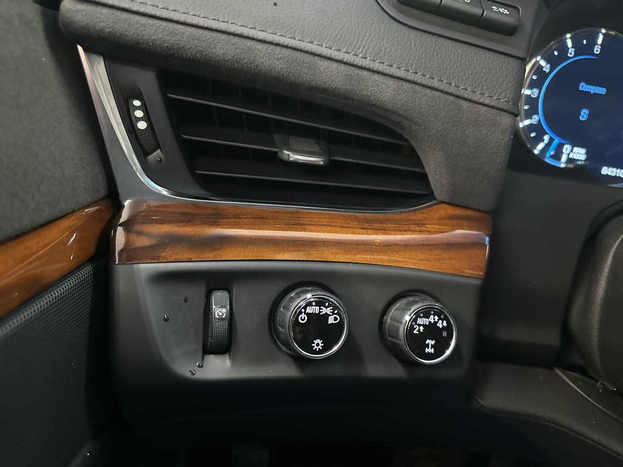 Cadillac Escalade 4WD 4dr Luxury 2017