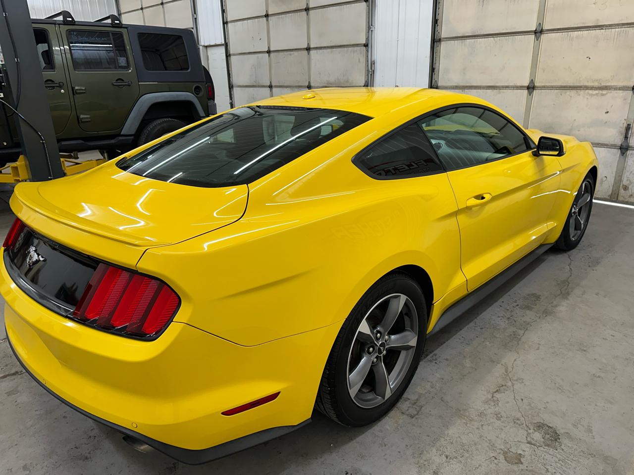 Ford Mustang 2dr Fastback EcoBoost 2015