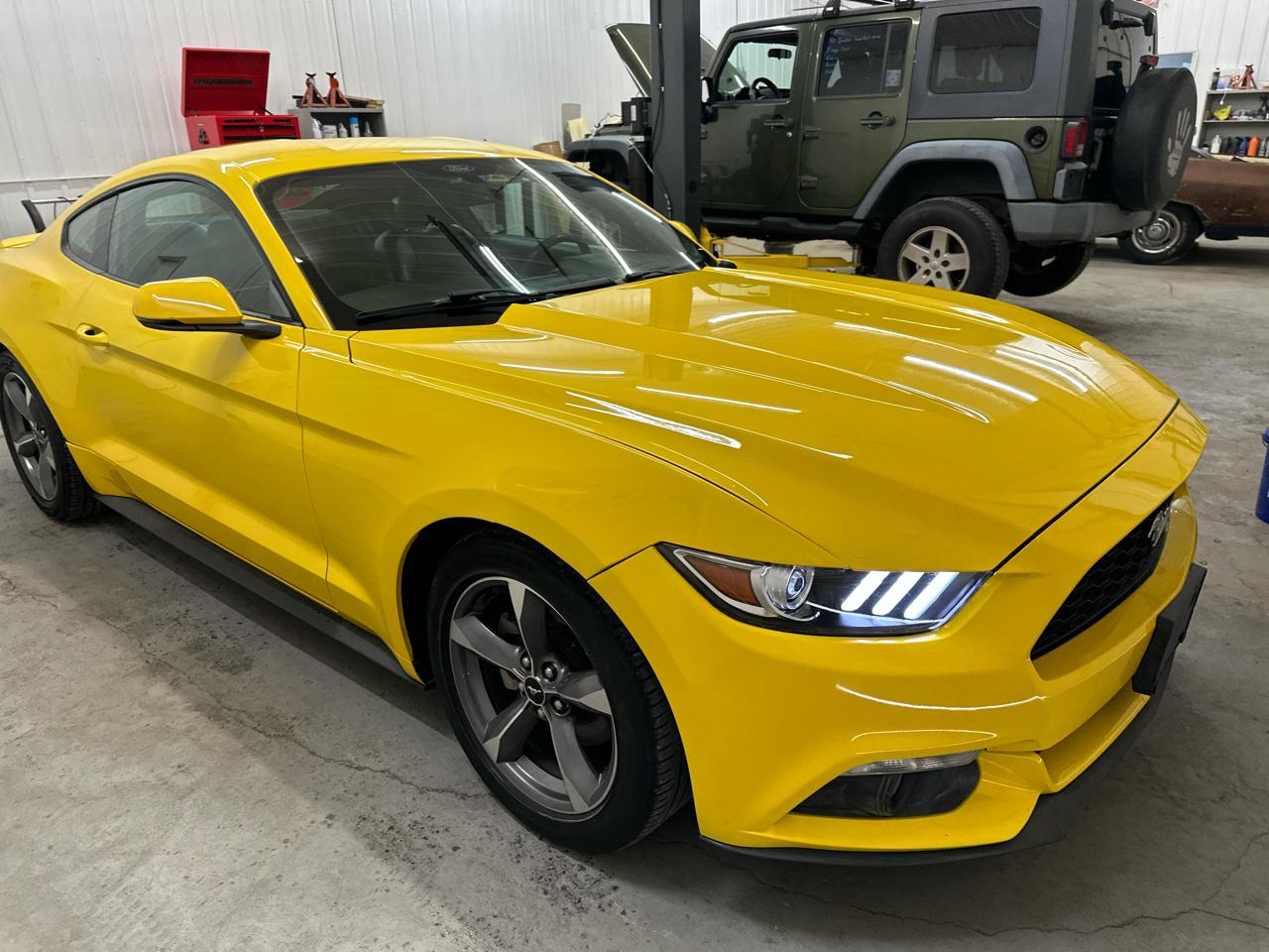 Ford Mustang 2dr Fastback EcoBoost 2015