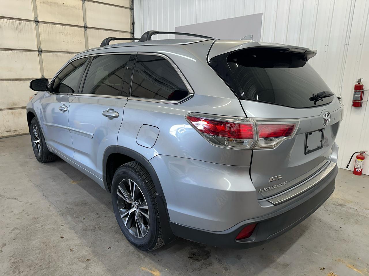 Toyota Highlander AWD 4dr V6 XLE (Natl) 2016