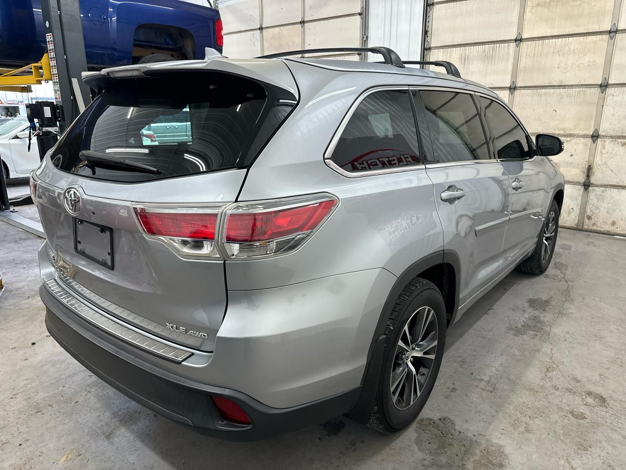 Toyota Highlander AWD 4dr V6 XLE (Natl) 2016