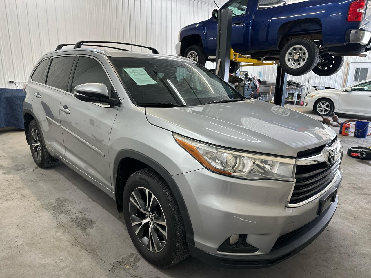 Toyota Highlander AWD 4dr V6 XLE (Natl) 2016