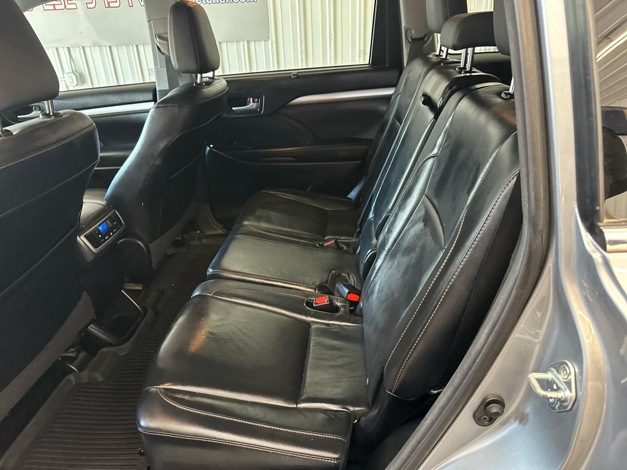 Toyota Highlander AWD 4dr V6 XLE (Natl) 2016