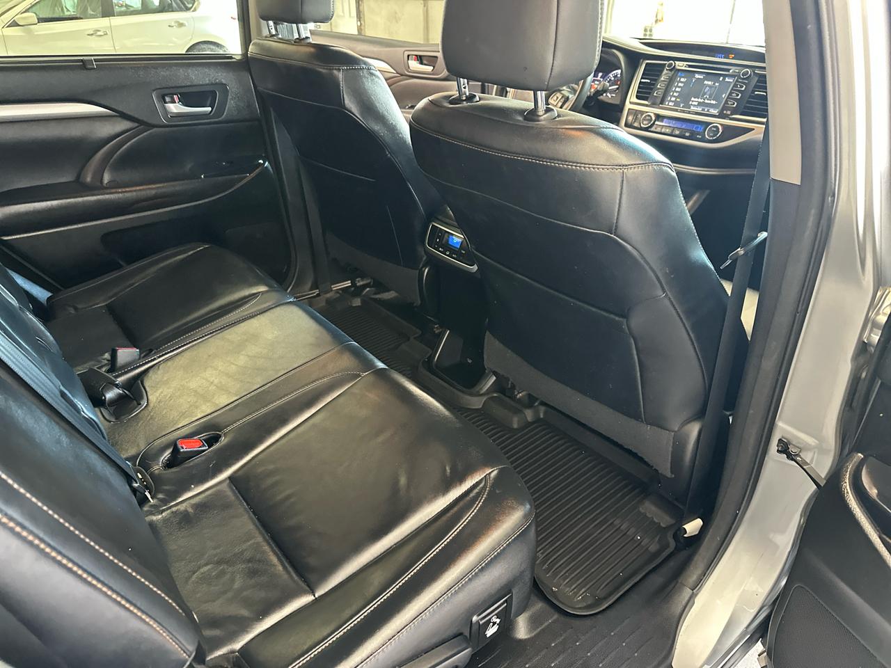 Toyota Highlander AWD 4dr V6 XLE (Natl) 2016