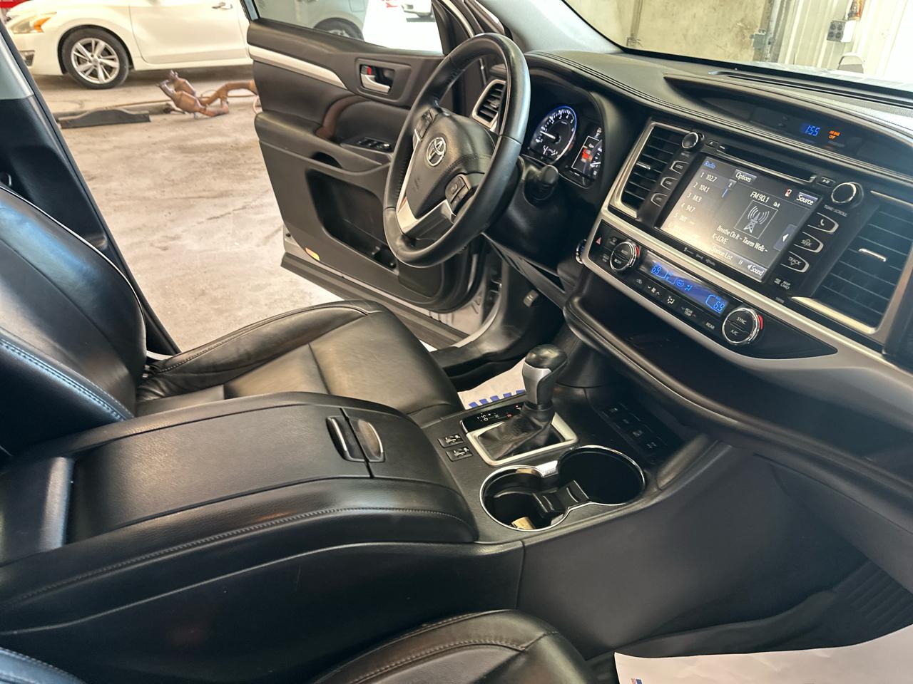 Toyota Highlander AWD 4dr V6 XLE (Natl) 2016