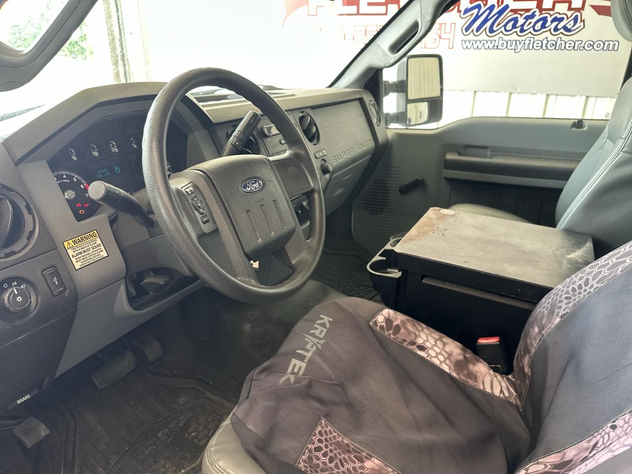 Ford Super Duty F-350 SRW 2WD Reg Cab 137" XLT 2013