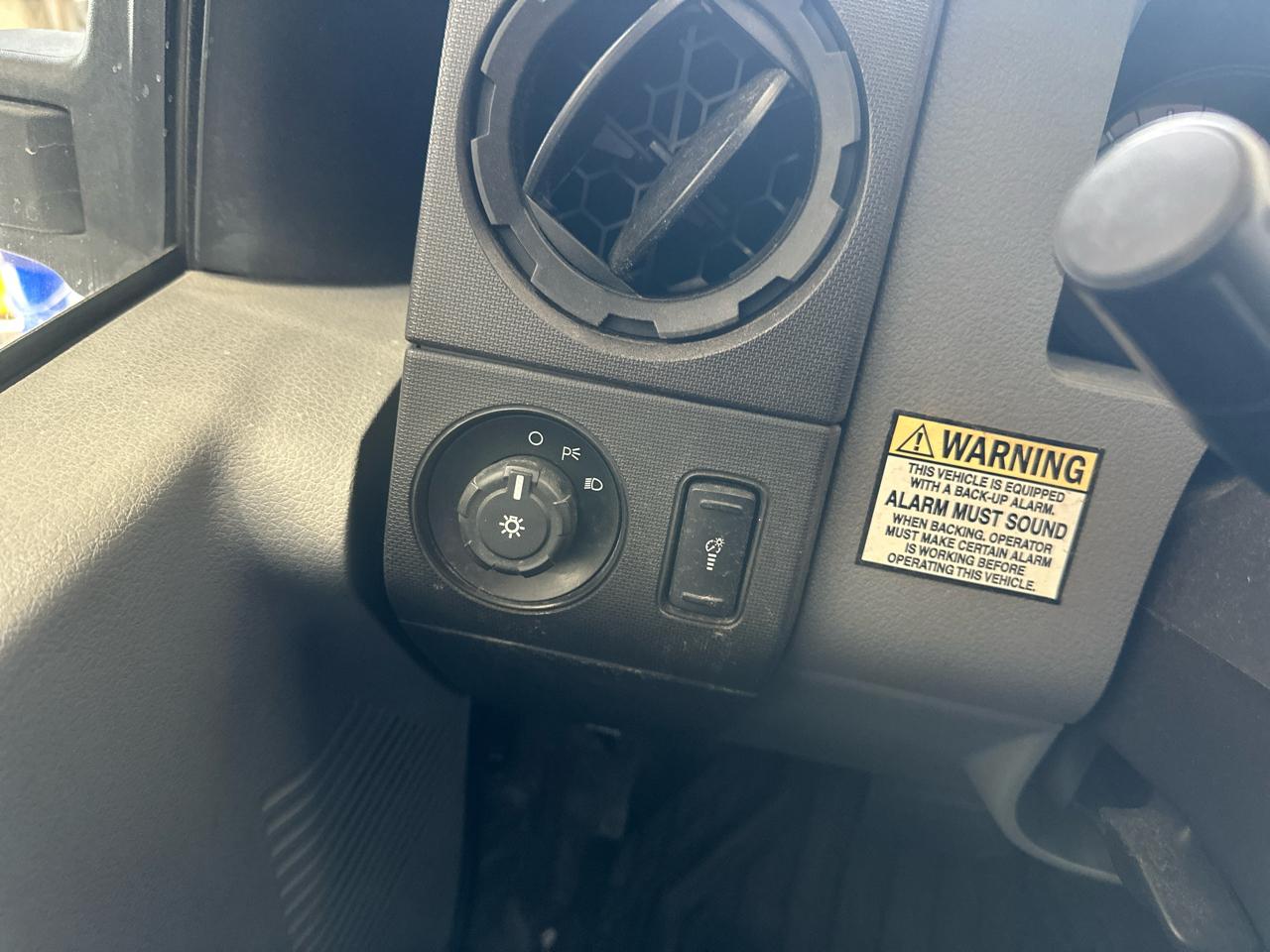 Ford Super Duty F-350 SRW 2WD Reg Cab 137" XLT 2013