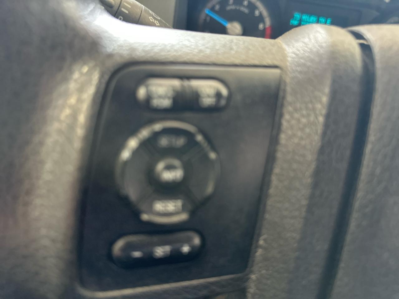 Ford Super Duty F-350 SRW 2WD Reg Cab 137" XLT 2013