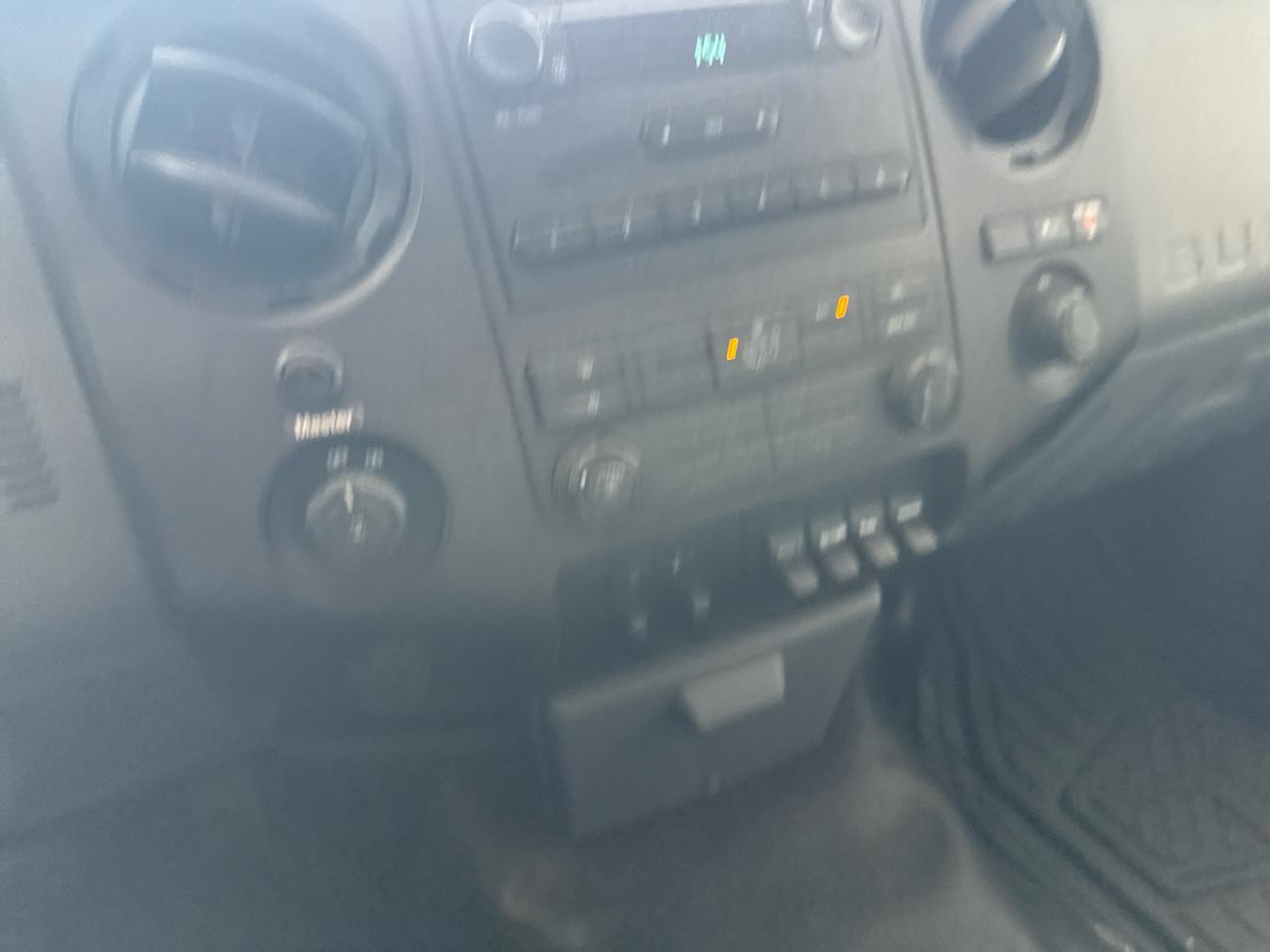 Ford Super Duty F-350 SRW 2WD Reg Cab 137" XLT 2013