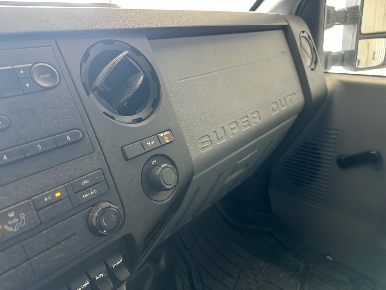 Ford Super Duty F-350 SRW 2WD Reg Cab 137" XLT 2013