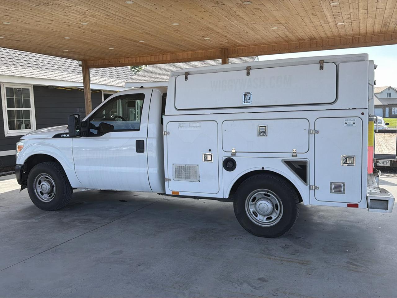 Ford Super Duty F-350 SRW 2WD Reg Cab 137" XLT 2013