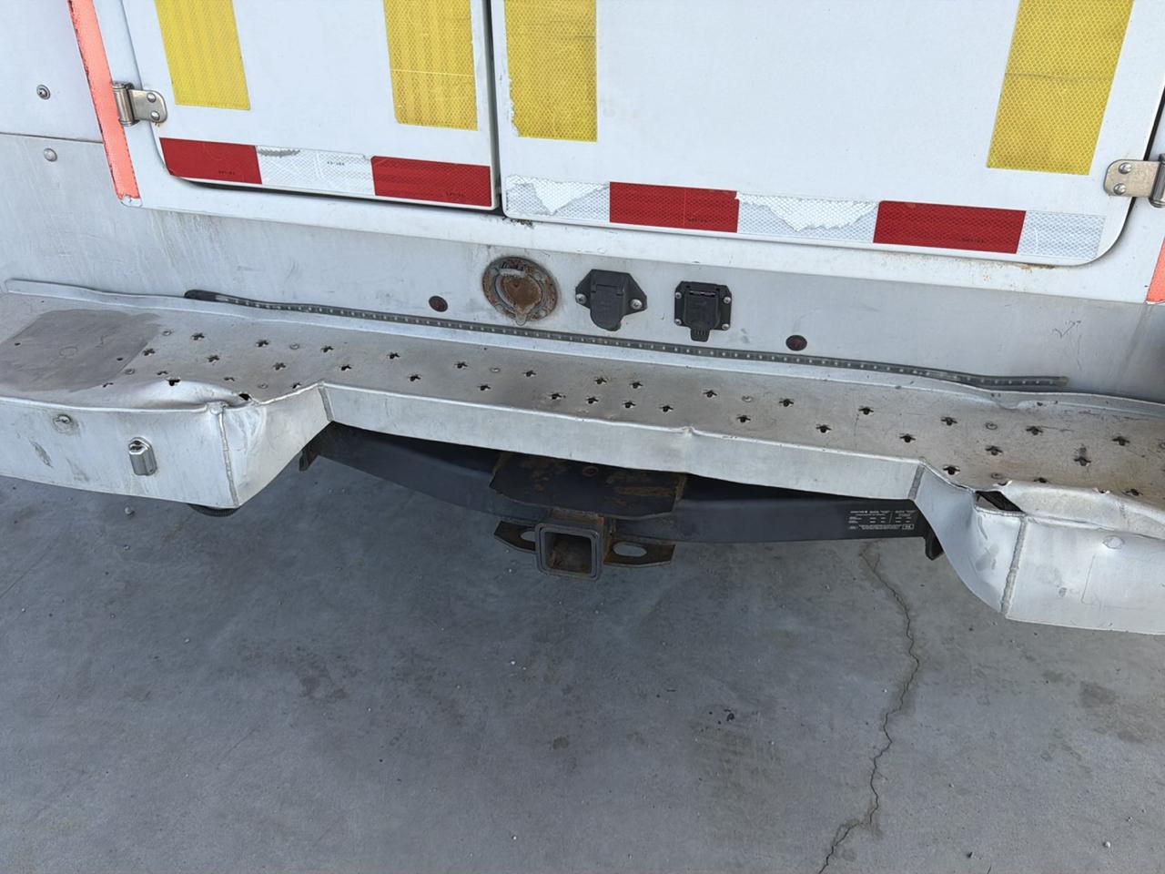 Ford Super Duty F-350 SRW 2WD Reg Cab 137" XLT 2013