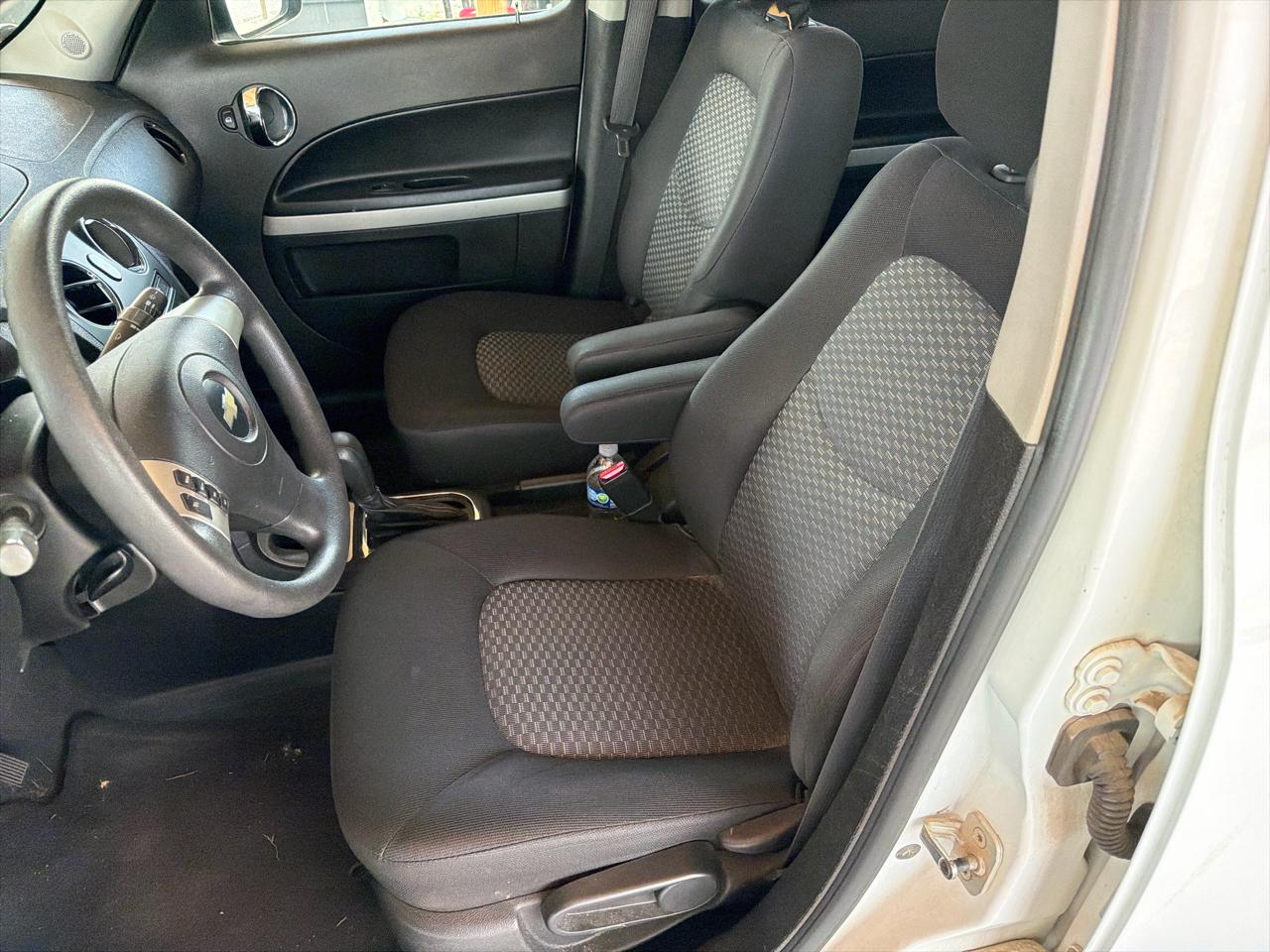 Chevrolet HHR FWD 4dr LS 2010