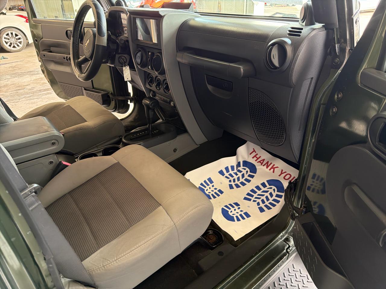 Jeep Wrangler Unlimited 4WD 4dr X 2009