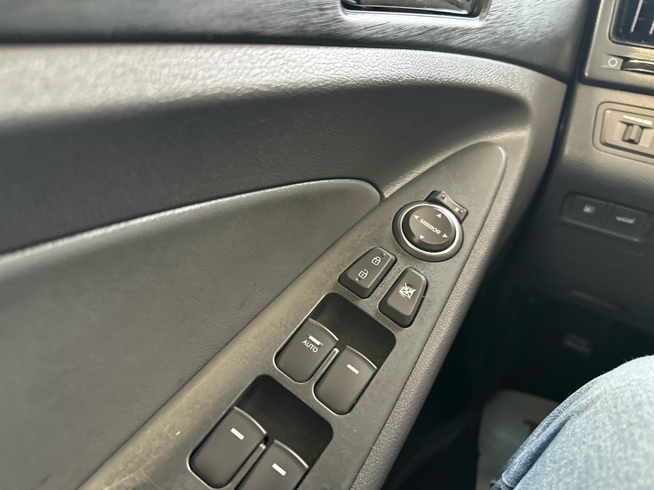 Hyundai Sonata 4dr Sdn 2.4L Auto GLS 2013
