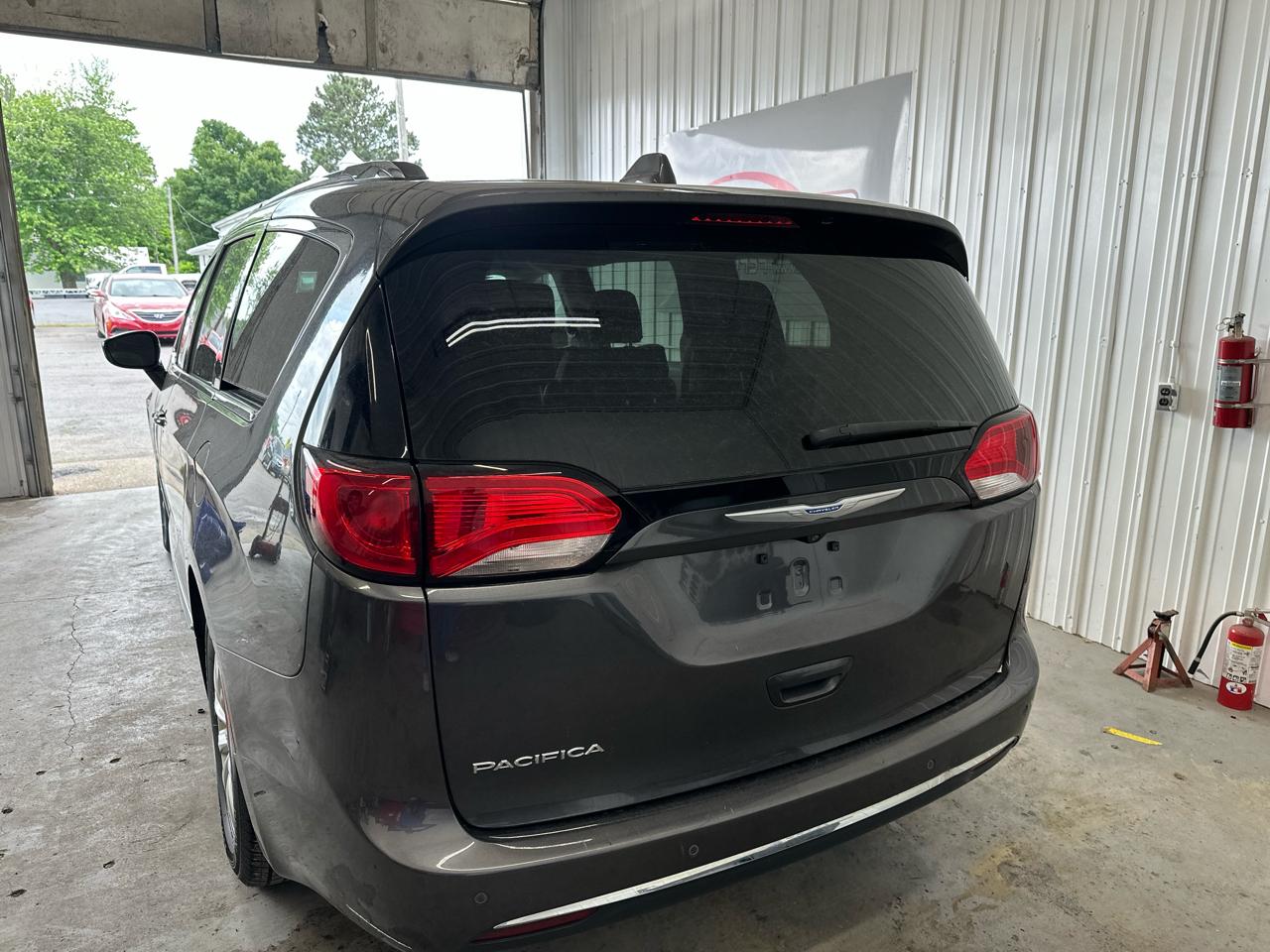 Chrysler Pacifica Touring L FWD 2018