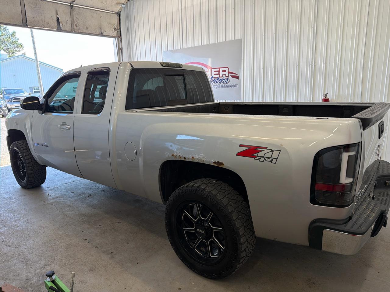 Chevrolet Silverado 1500 4WD Ext Cab 143.5" LTZ 2011