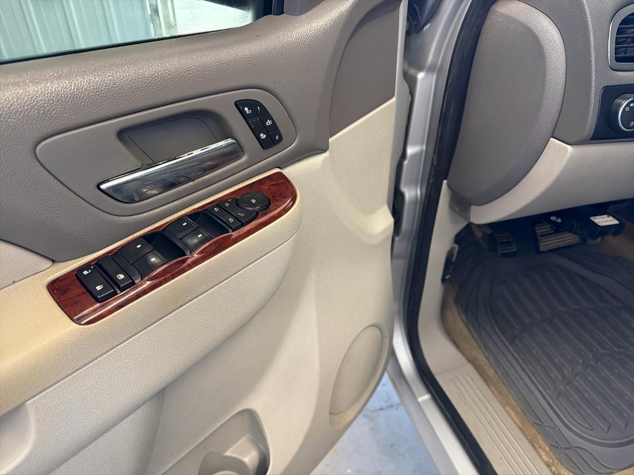 Chevrolet Silverado 1500 4WD Ext Cab 143.5" LTZ 2011