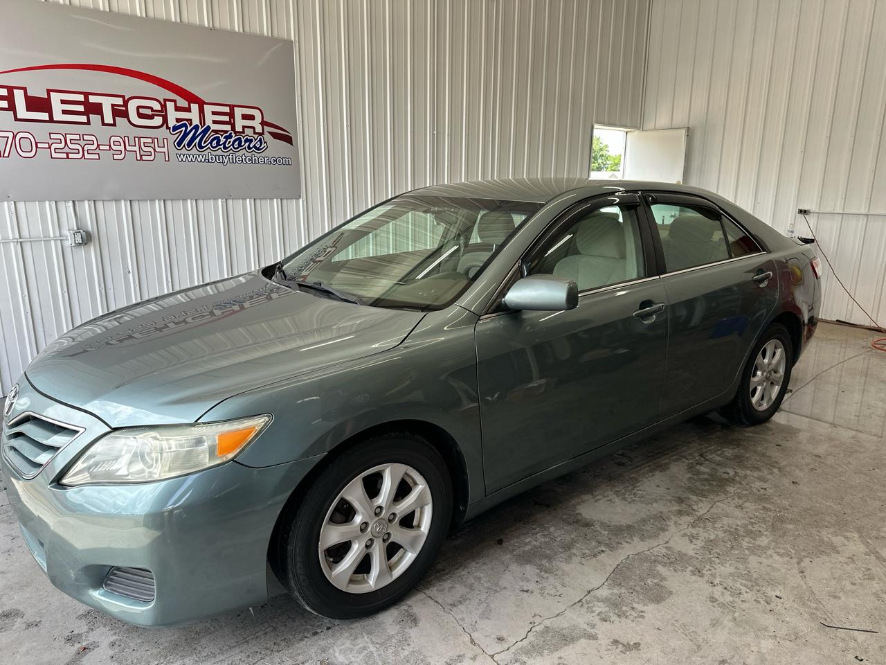 Toyota Camry 4dr Sdn I4 Manual LE (Natl) 2011