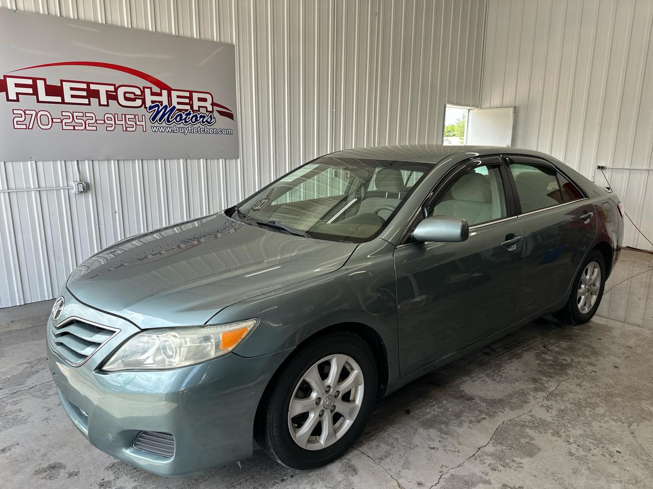 Toyota Camry 4dr Sdn I4 Manual LE (Natl) 2011
