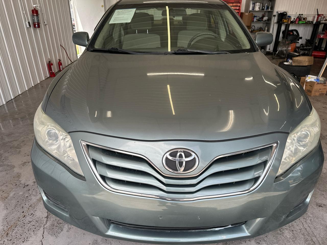 Toyota Camry 4dr Sdn I4 Manual LE (Natl) 2011