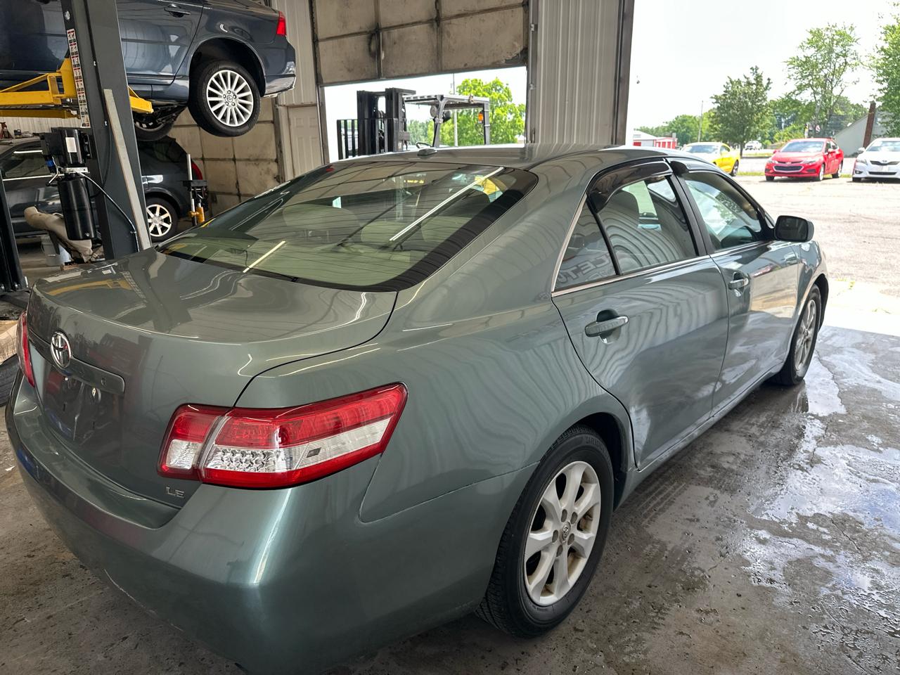 Toyota Camry 4dr Sdn I4 Manual LE (Natl) 2011