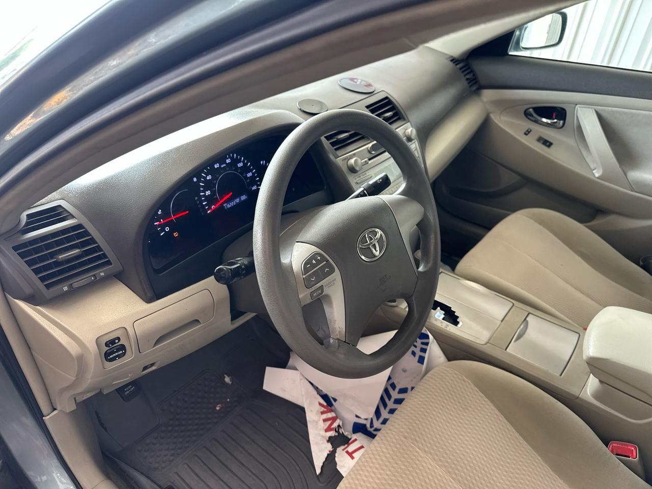 Toyota Camry 4dr Sdn I4 Manual LE (Natl) 2011