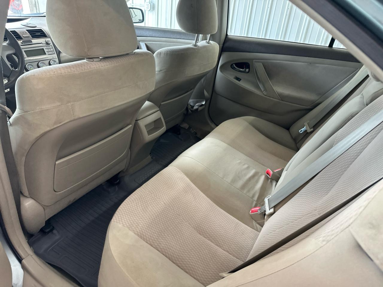 Toyota Camry 4dr Sdn I4 Manual LE (Natl) 2011