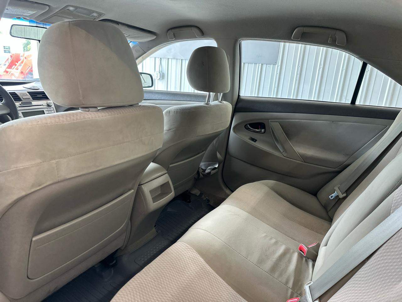 Toyota Camry 4dr Sdn I4 Manual LE (Natl) 2011