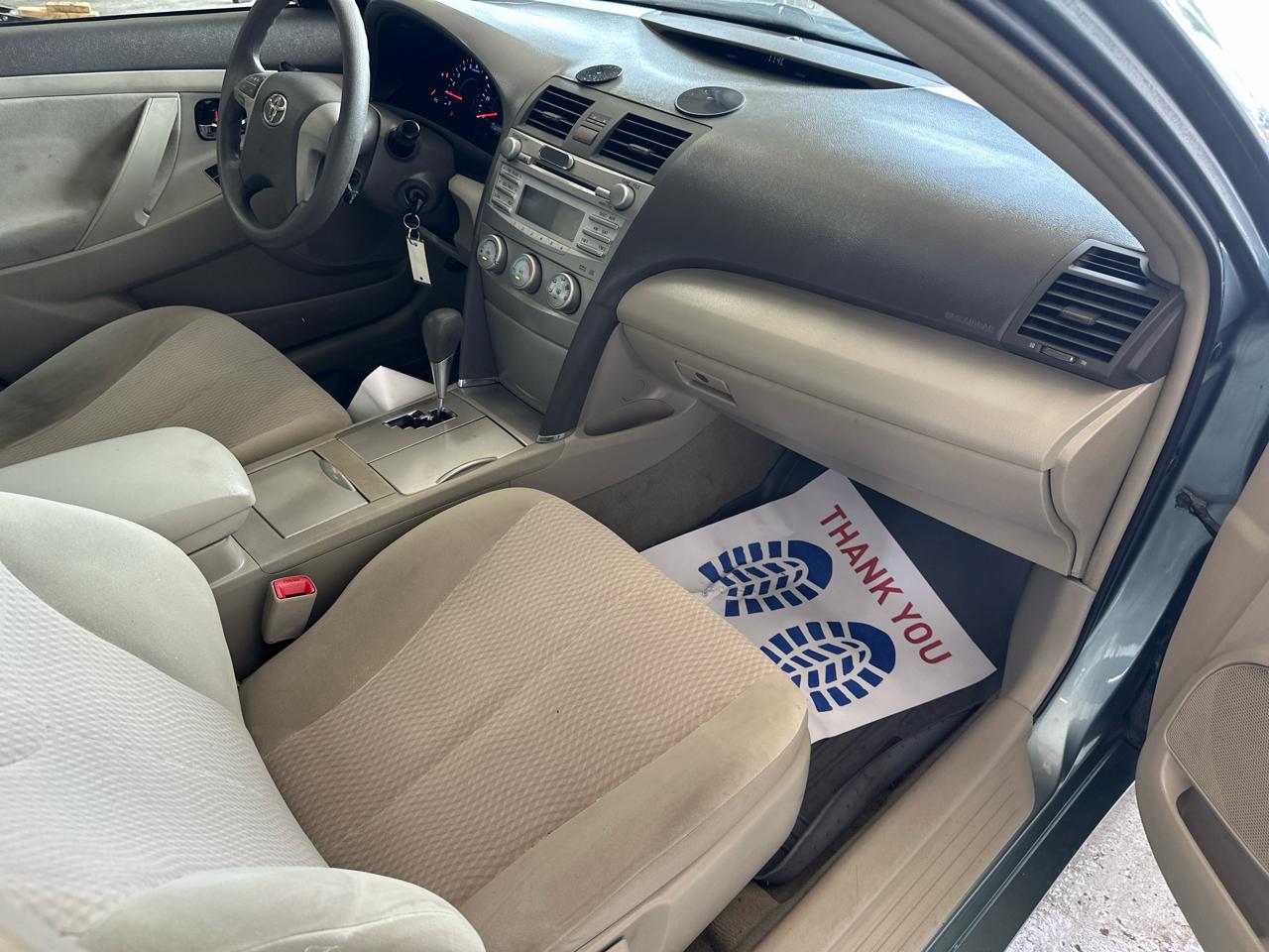 Toyota Camry 4dr Sdn I4 Manual LE (Natl) 2011