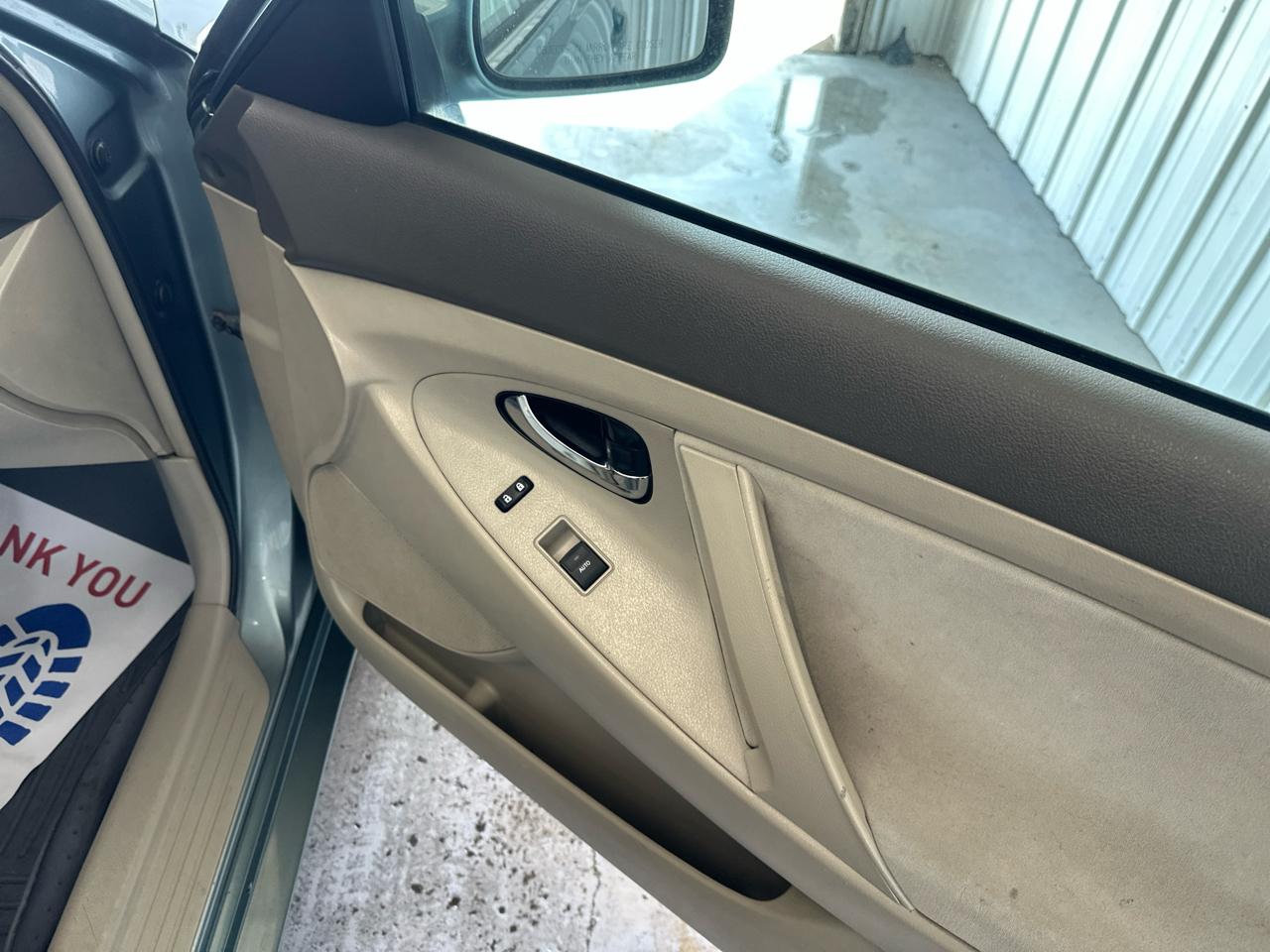 Toyota Camry 4dr Sdn I4 Manual LE (Natl) 2011