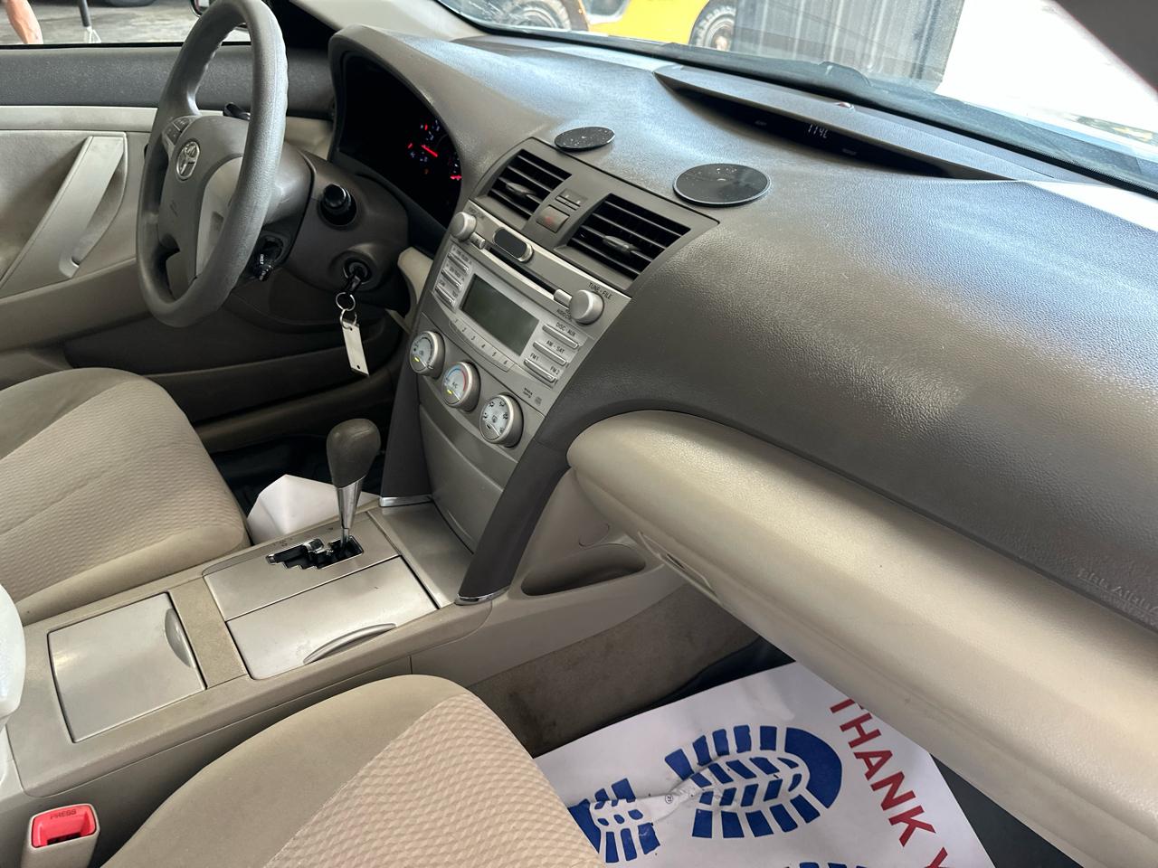 Toyota Camry 4dr Sdn I4 Manual LE (Natl) 2011