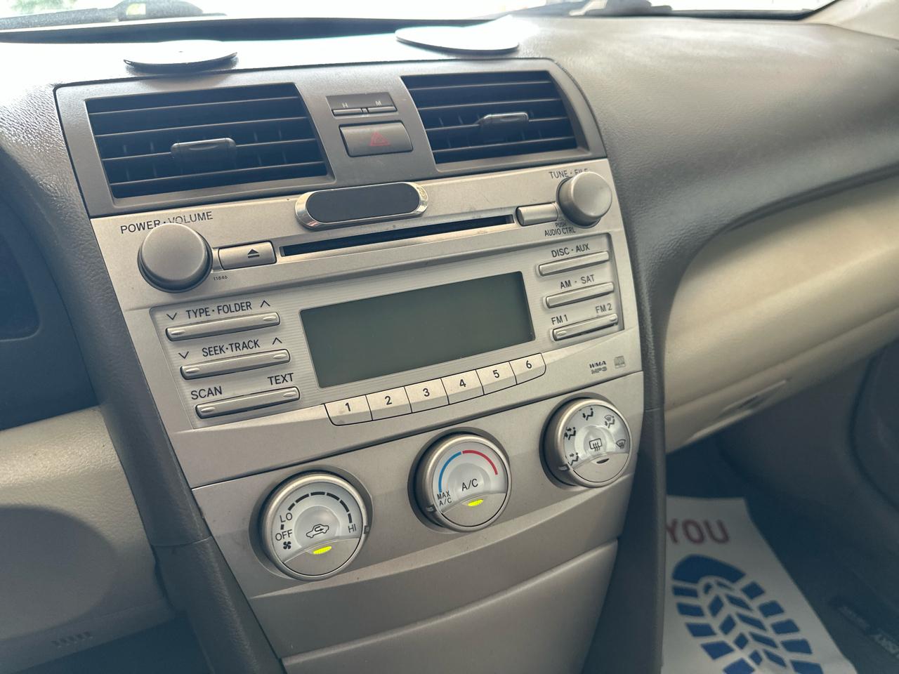 Toyota Camry 4dr Sdn I4 Manual LE (Natl) 2011