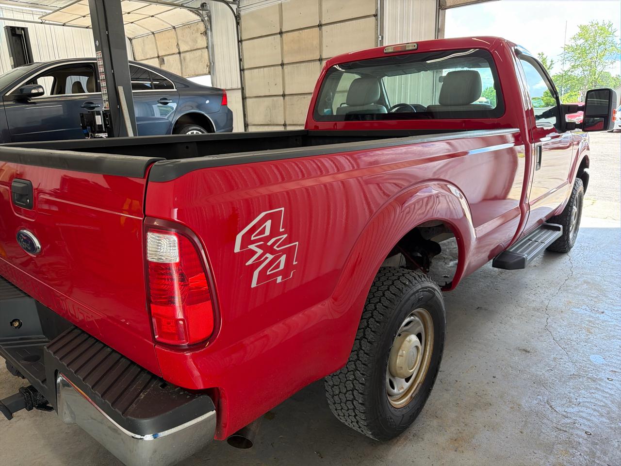 Ford Super Duty F-250 SRW 4WD Reg Cab 137" XL 2015
