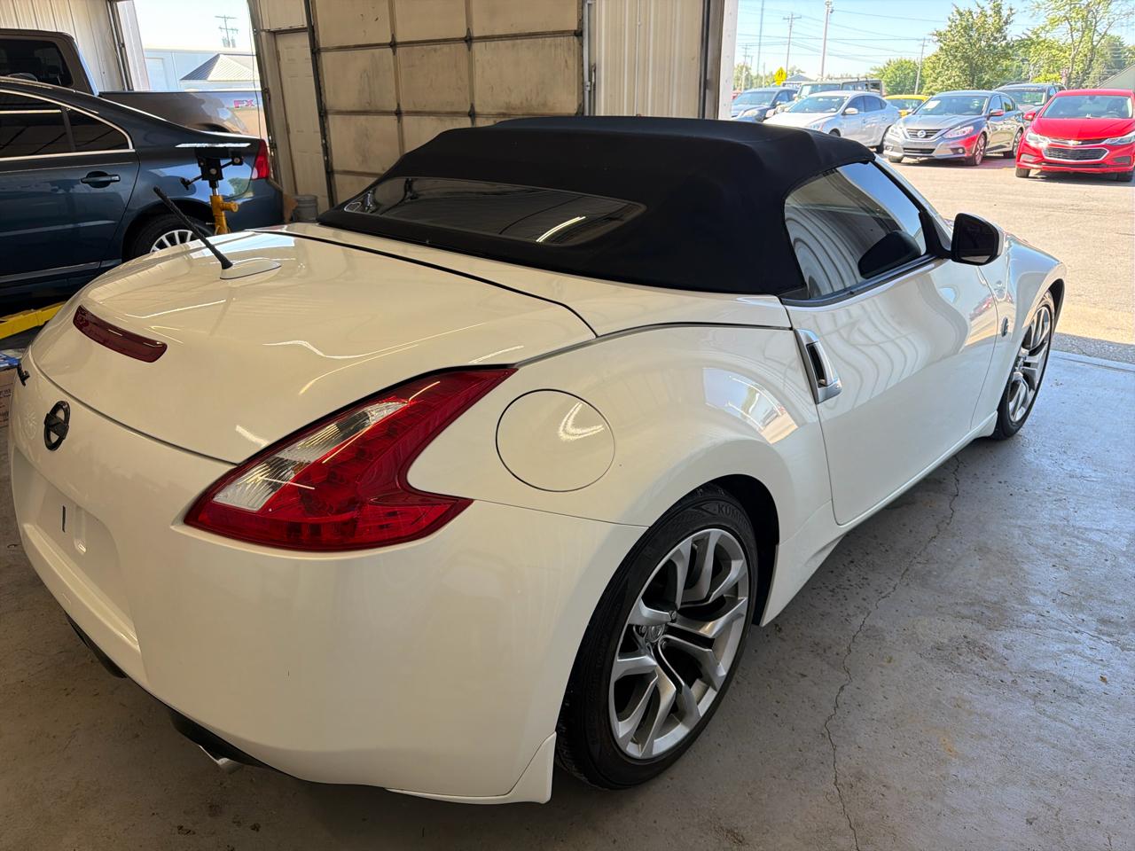 Nissan 370Z 2dr Roadster Auto Touring 2014