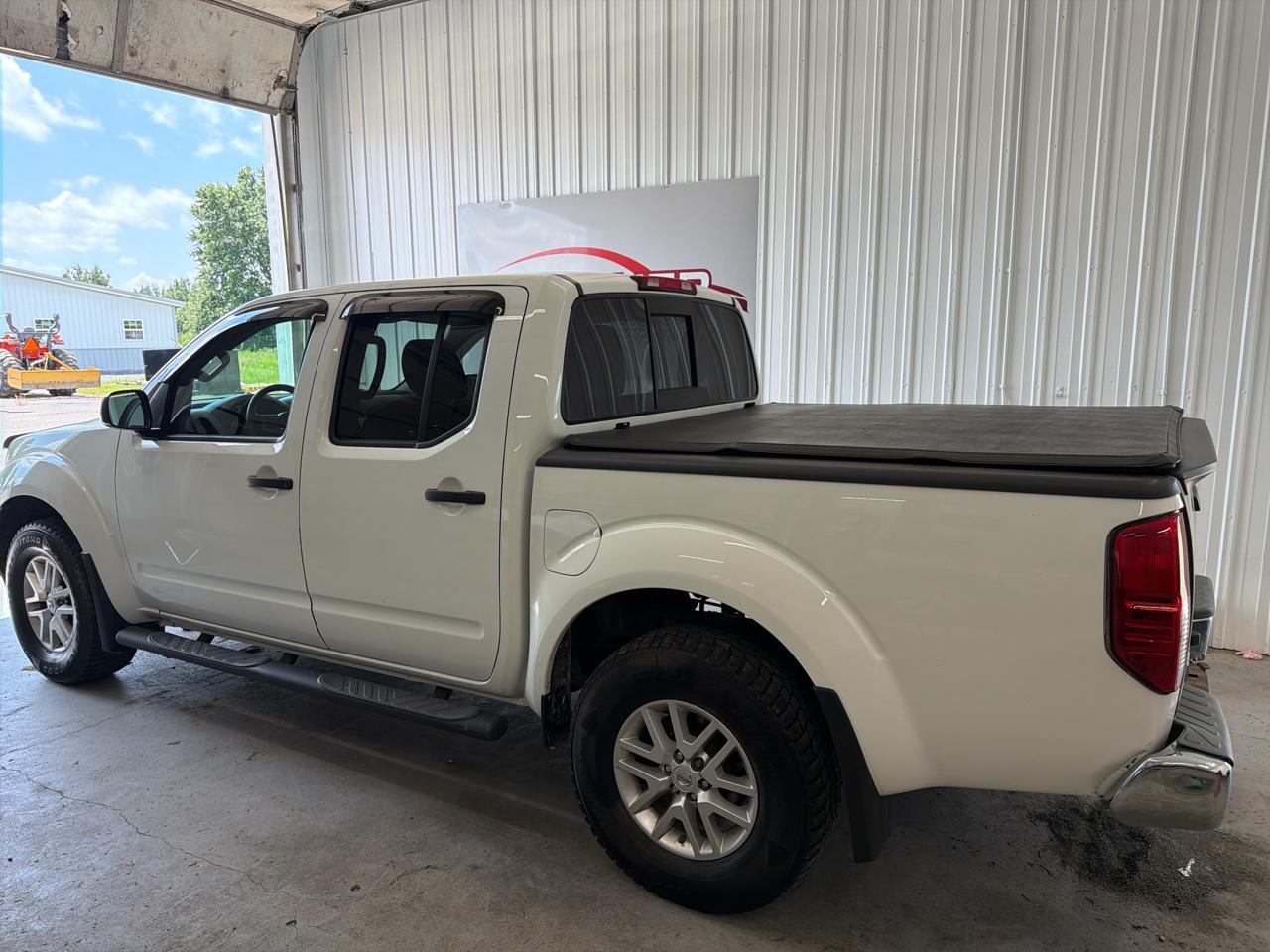 Nissan Frontier 4WD Crew Cab SWB Auto SV 2015