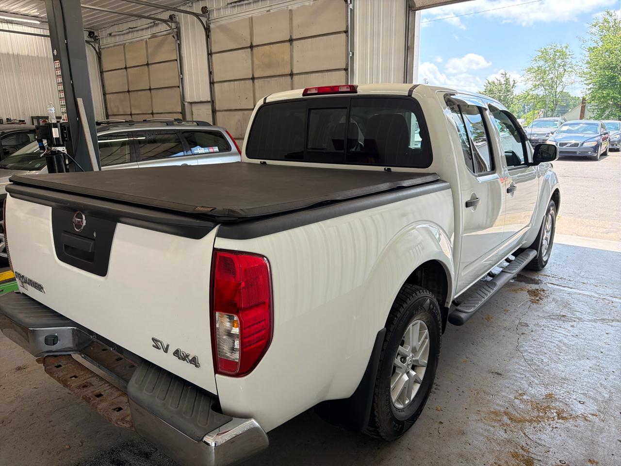 Nissan Frontier 4WD Crew Cab SWB Auto SV 2015