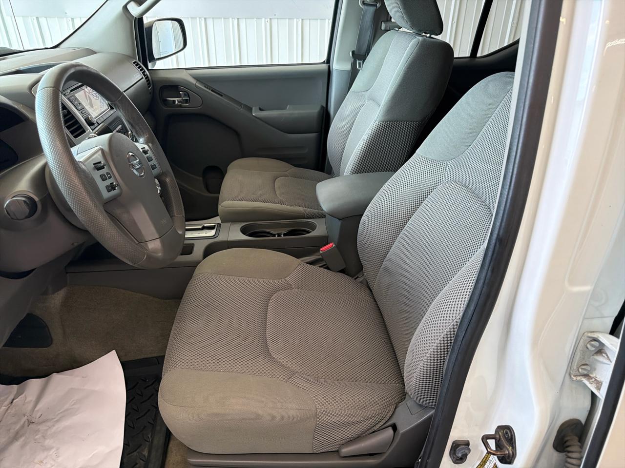 Nissan Frontier 4WD Crew Cab SWB Auto SV 2015