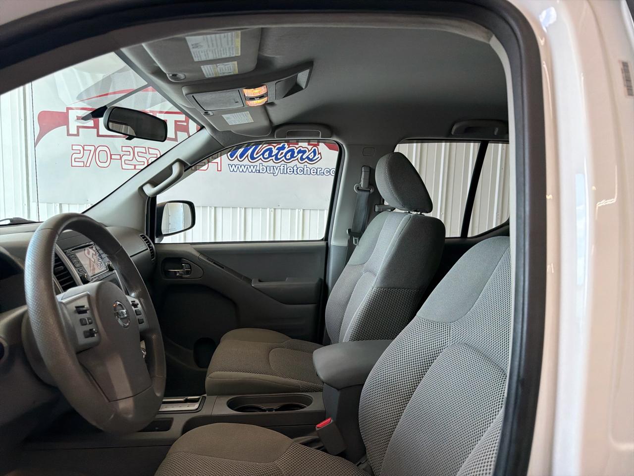 Nissan Frontier 4WD Crew Cab SWB Auto SV 2015