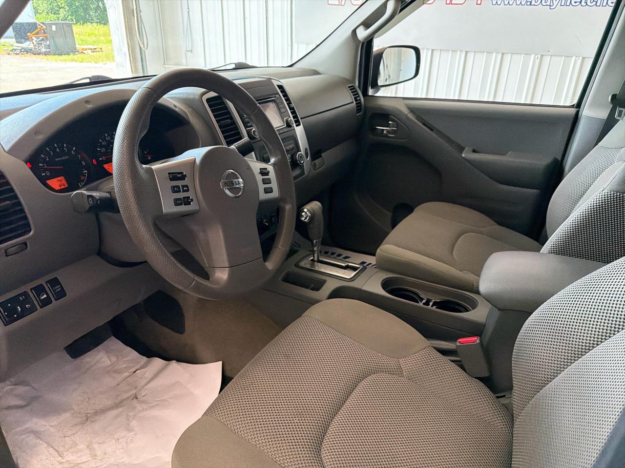 Nissan Frontier 4WD Crew Cab SWB Auto SV 2015