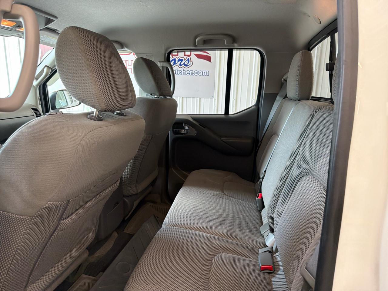 Nissan Frontier 4WD Crew Cab SWB Auto SV 2015