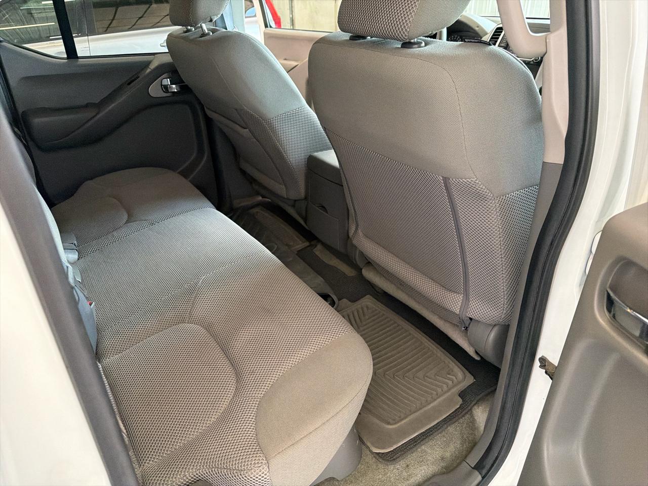 Nissan Frontier 4WD Crew Cab SWB Auto SV 2015