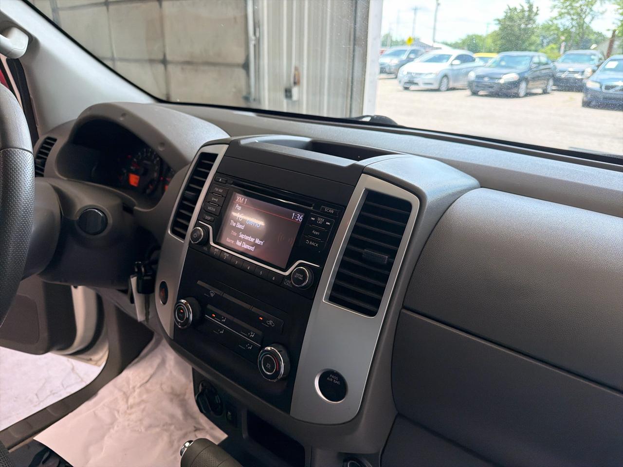 Nissan Frontier 4WD Crew Cab SWB Auto SV 2015