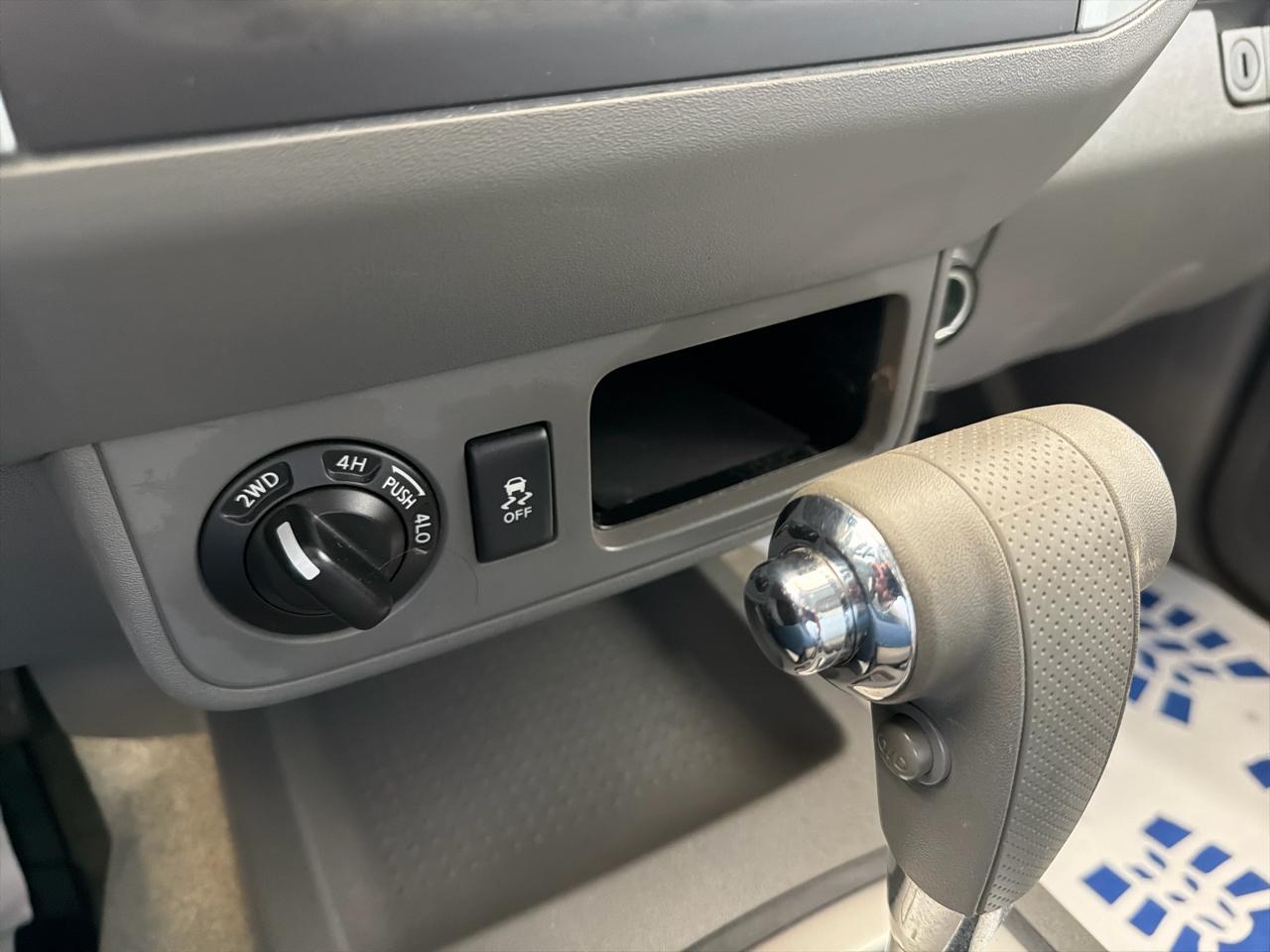 Nissan Frontier 4WD Crew Cab SWB Auto SV 2015
