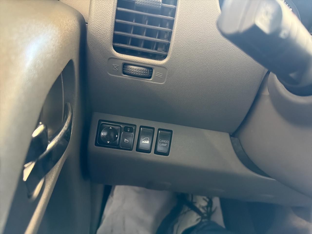 Nissan Frontier 4WD Crew Cab SWB Auto SV 2015