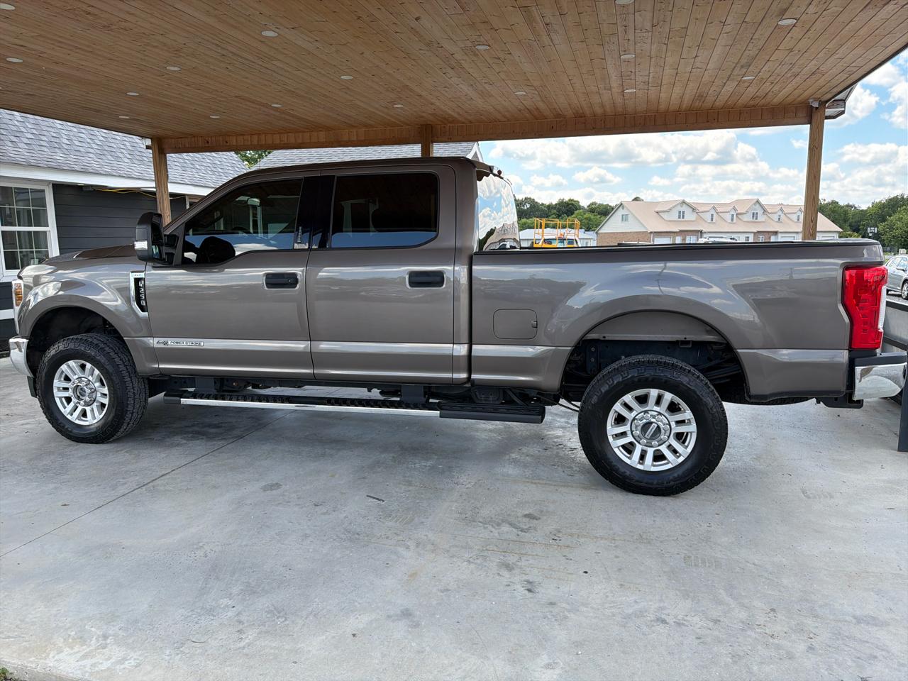 Ford Super Duty F-250 SRW XLT 4WD Crew Cab 8' Box 2019