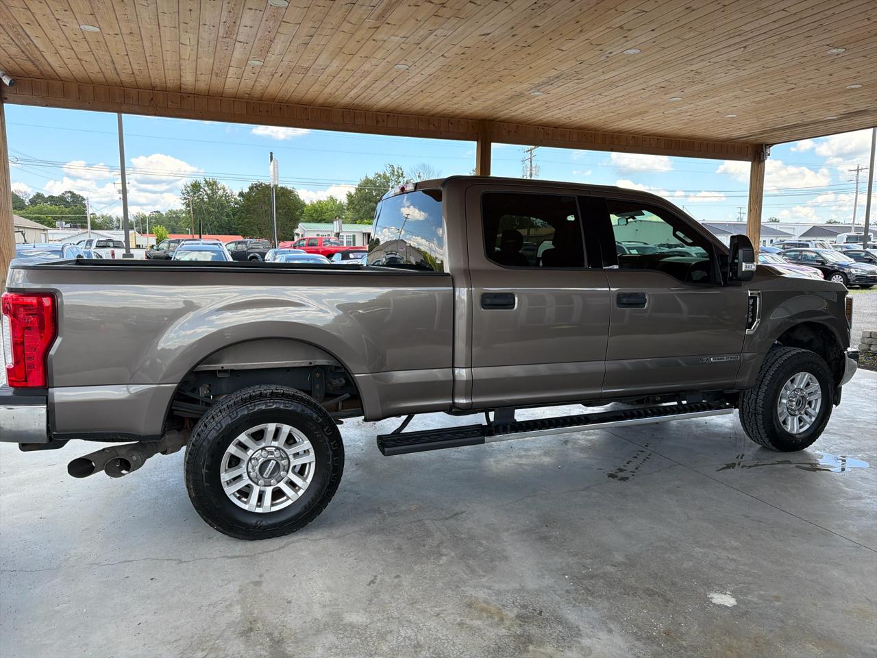 Ford Super Duty F-250 SRW XLT 4WD Crew Cab 8' Box 2019